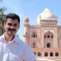 ◳ Abhi photo (jpg) → (šířka 215px)