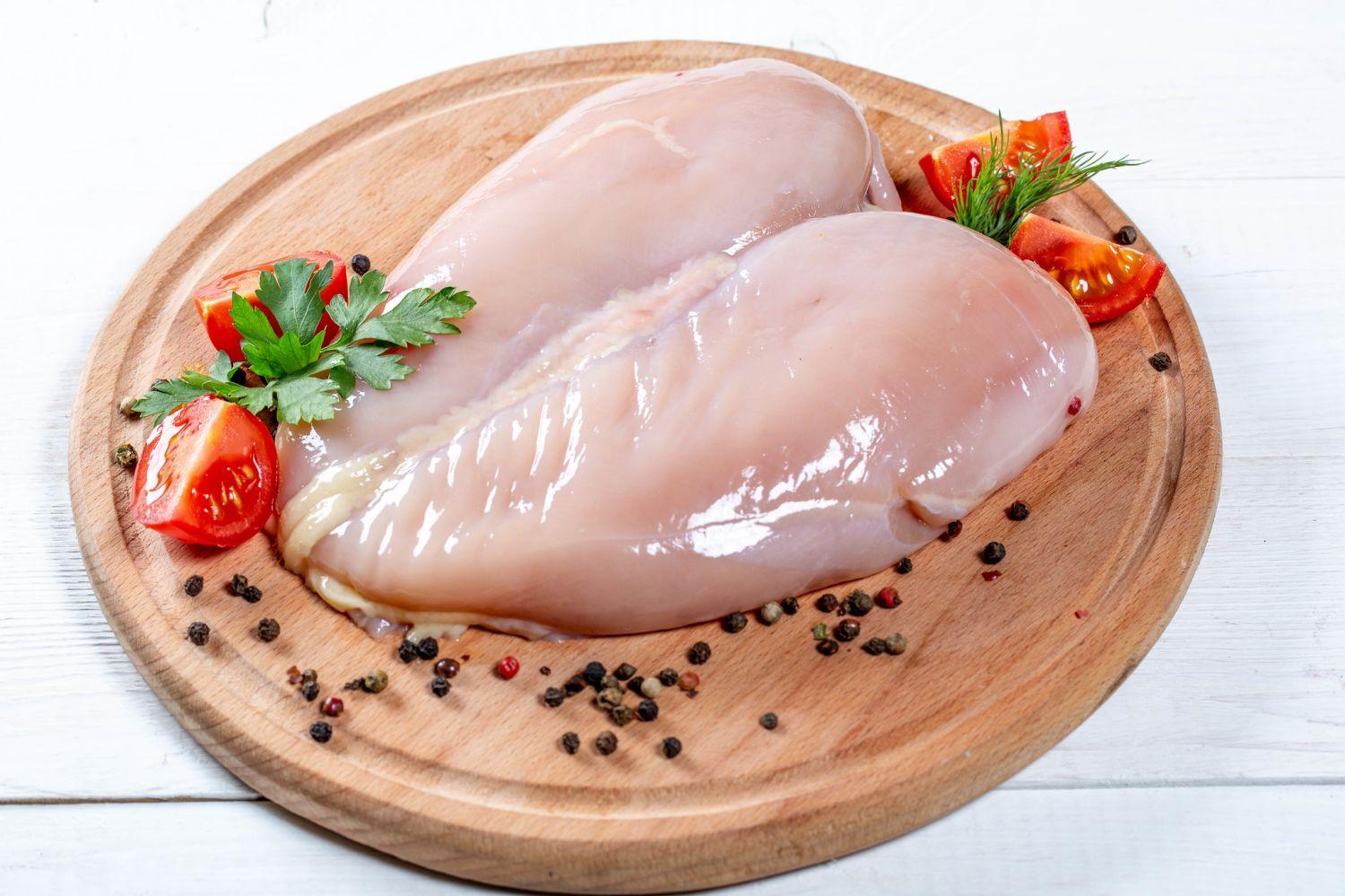 Raw chicken breast fillets (Marco Verch, Creative Commons 2.0 Attribution) Raw chicken breast fillets (Marco Verch, Creative Commons 2.0 Attribution)